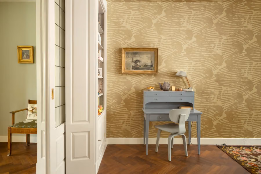 Fluke Wallpaper shown in an editorial setting