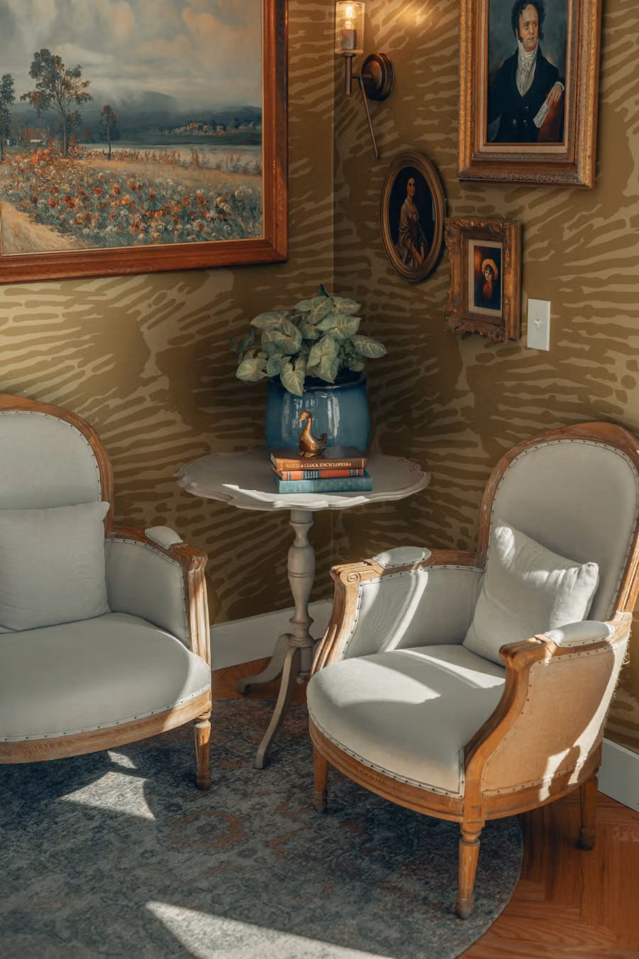 Fluke Wallpaper shown in an editorial setting