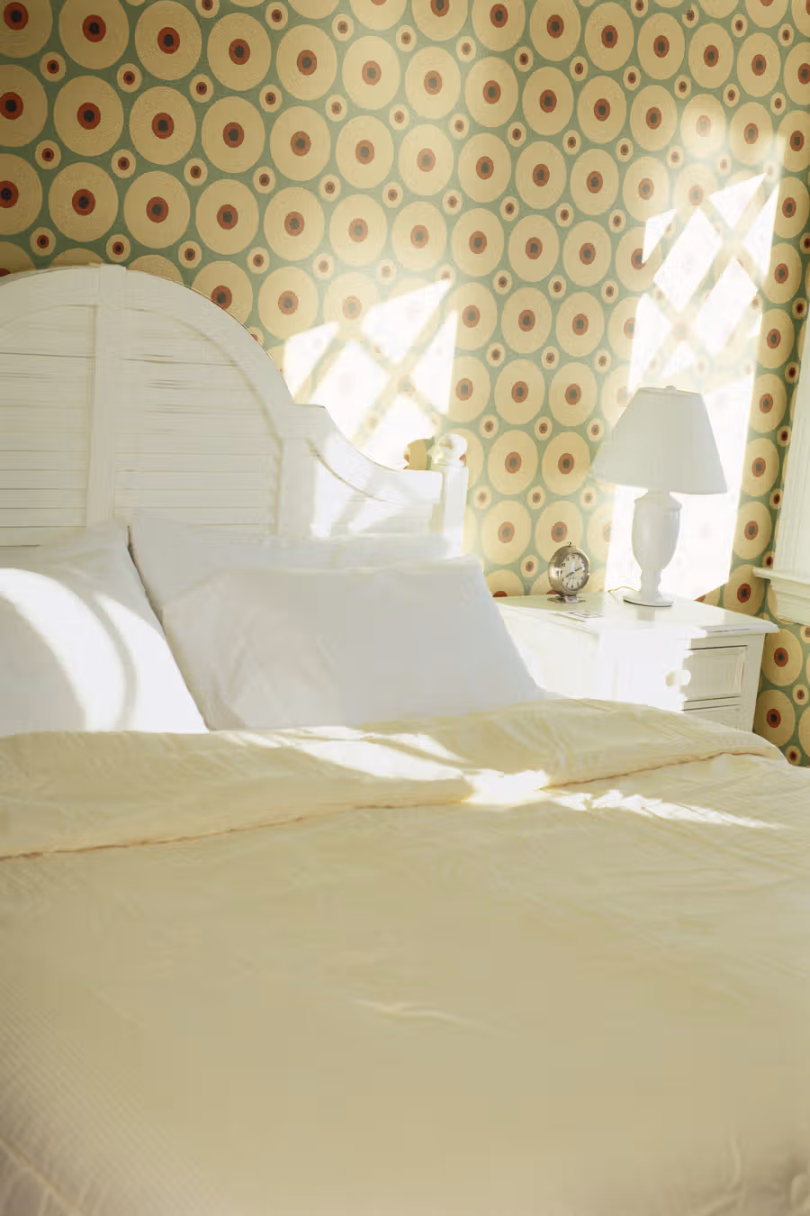 Eccentric Wallpaper shown in an editorial setting