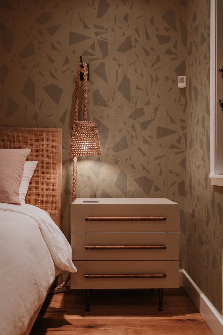 Fractal Wallpaper shown in an editorial setting