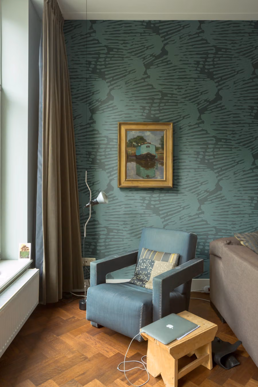 Fluke Wallpaper shown in an editorial setting