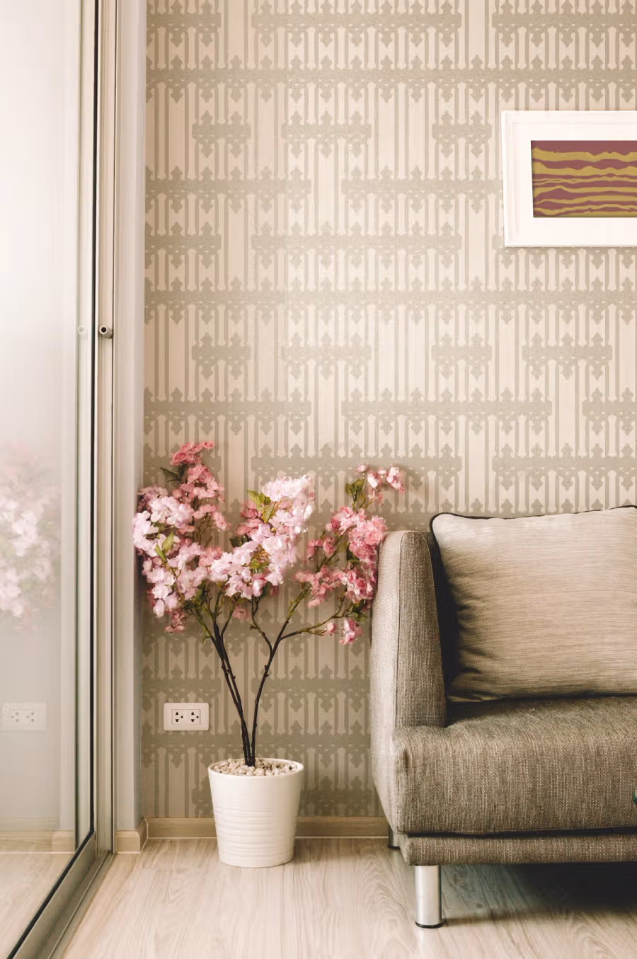 Colonial Wallpaper shown in an editorial setting