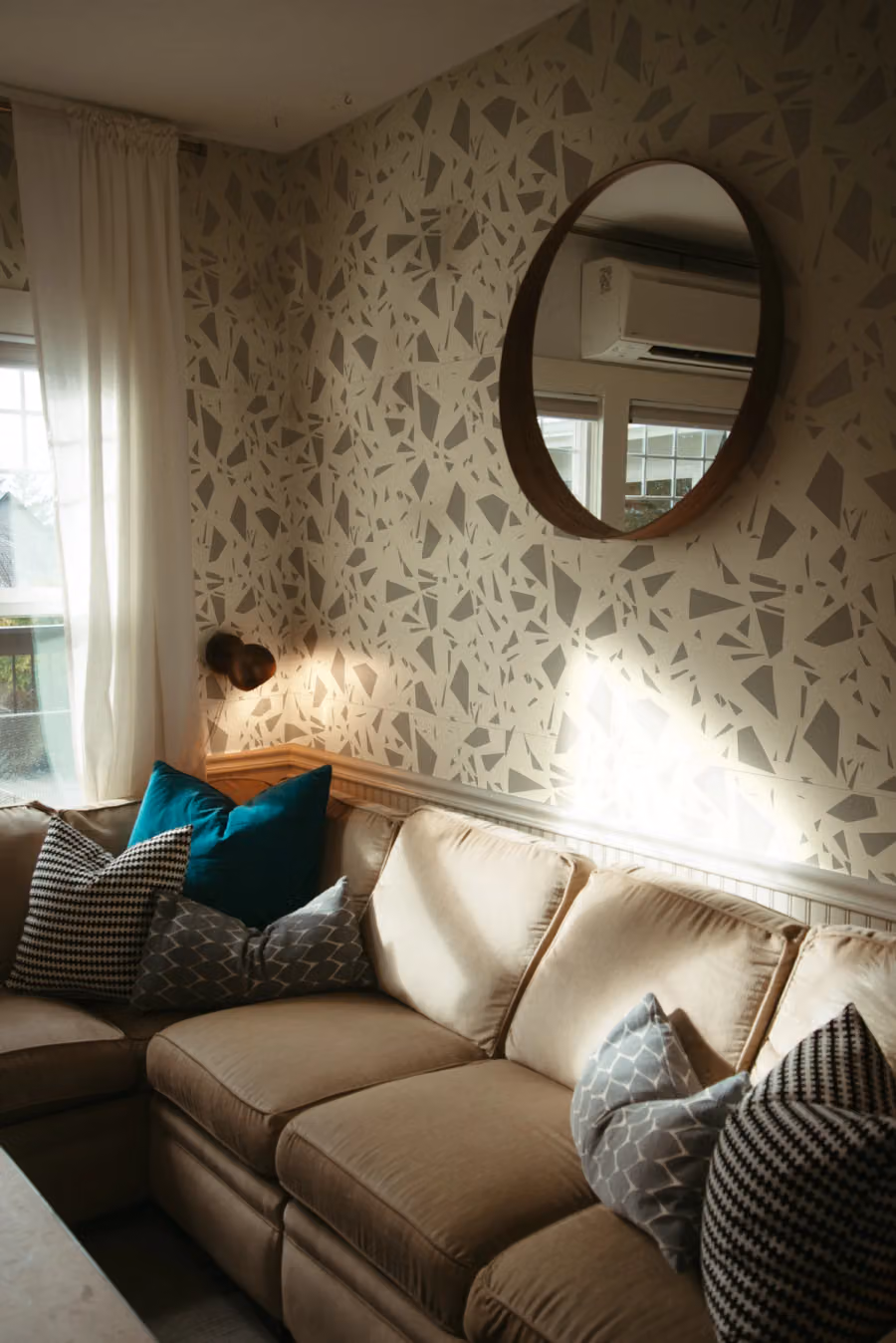 Fractal Wallpaper shown in an editorial setting