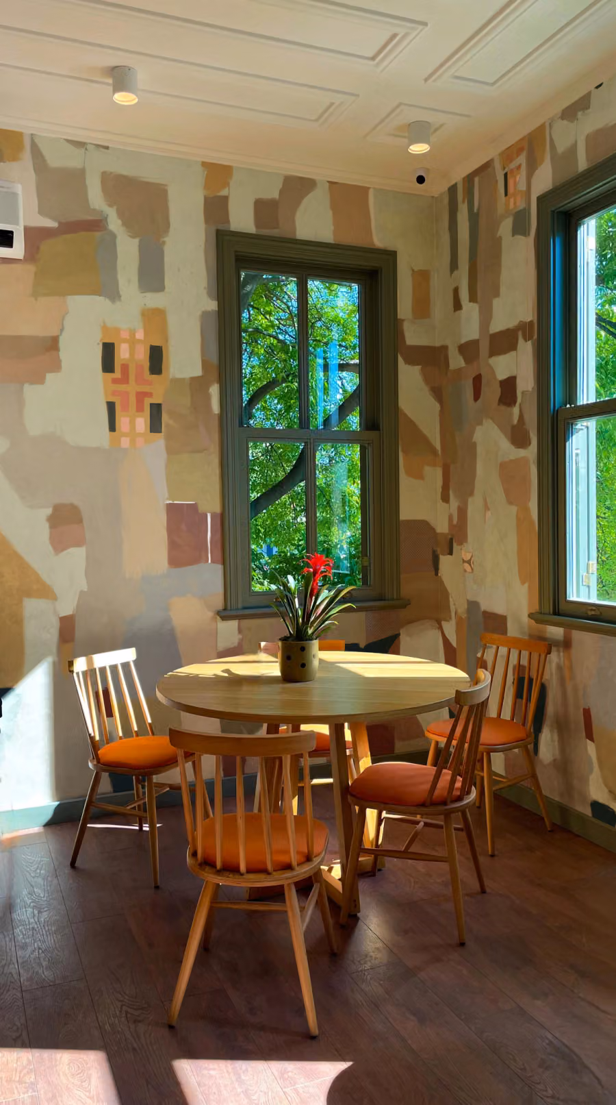 Veltora Wallpaper shown in an editorial setting