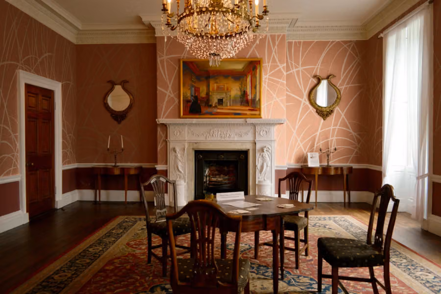 Victorum Wallpaper shown in an editorial setting