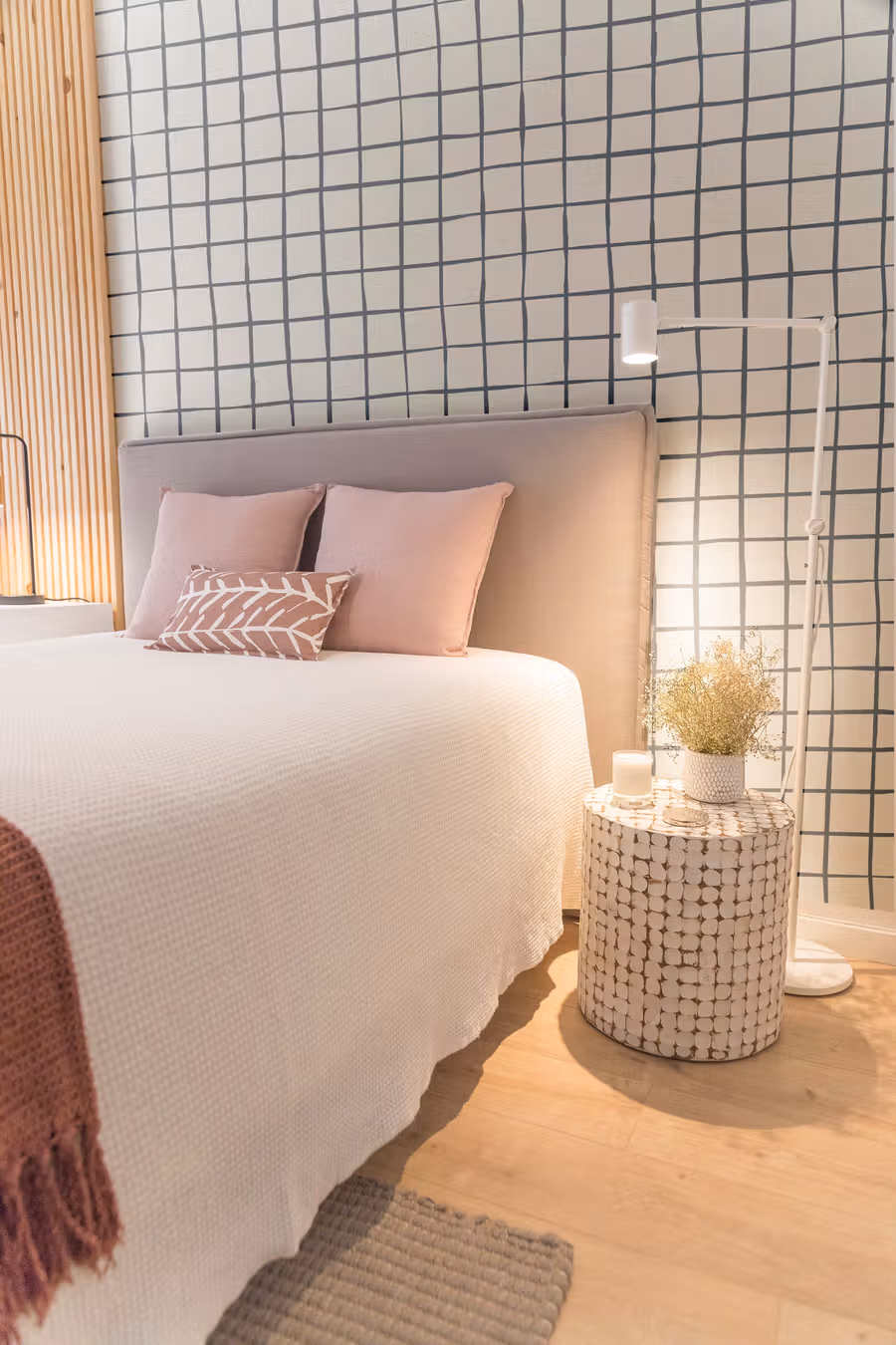 Lure Wallpaper shown in an editorial setting